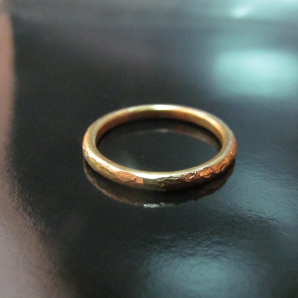 14k yellow gold Unisex hammered wedding ring.Full round ring,handmade unique - Picture 5 of 8